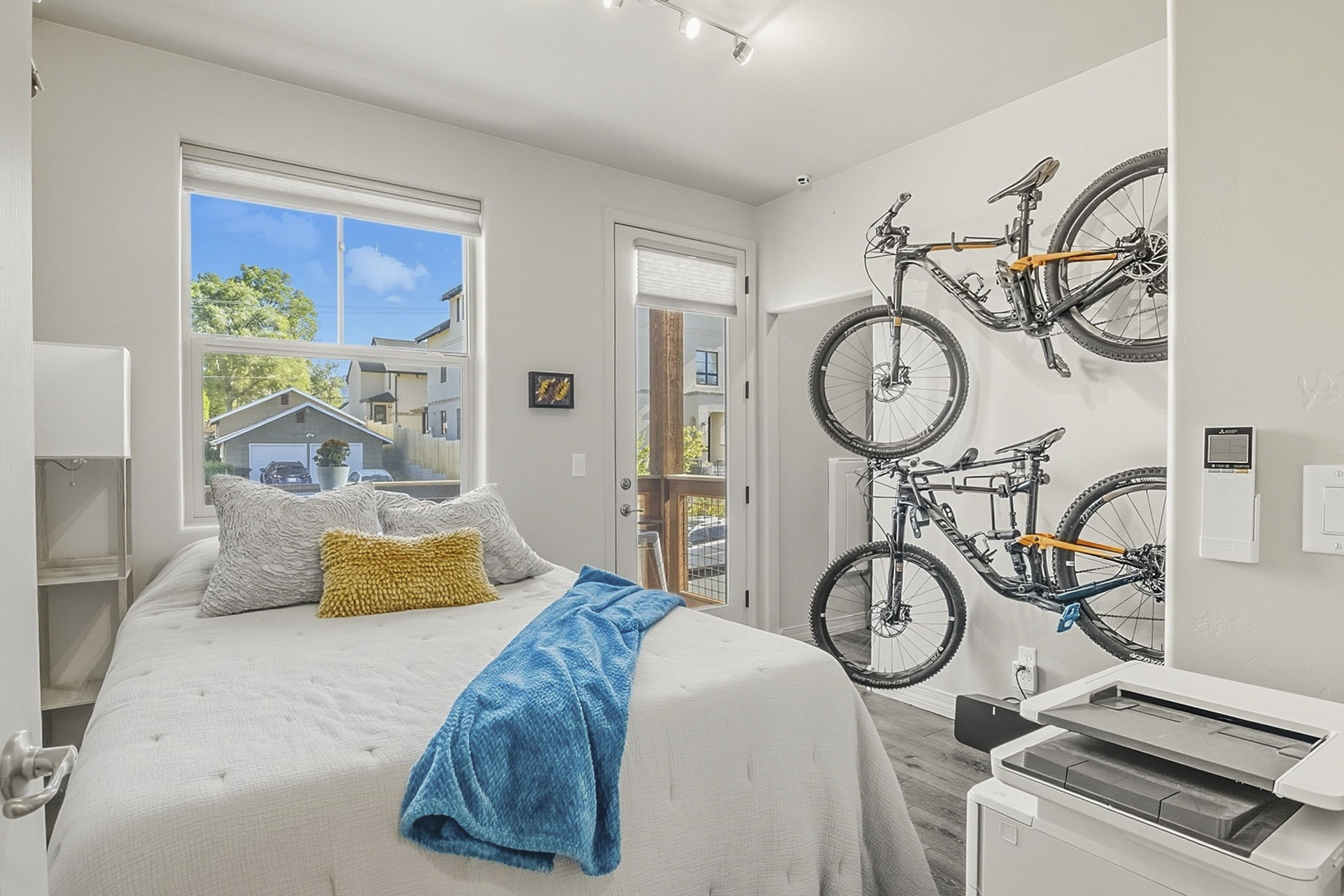Dale Ave — bedroom