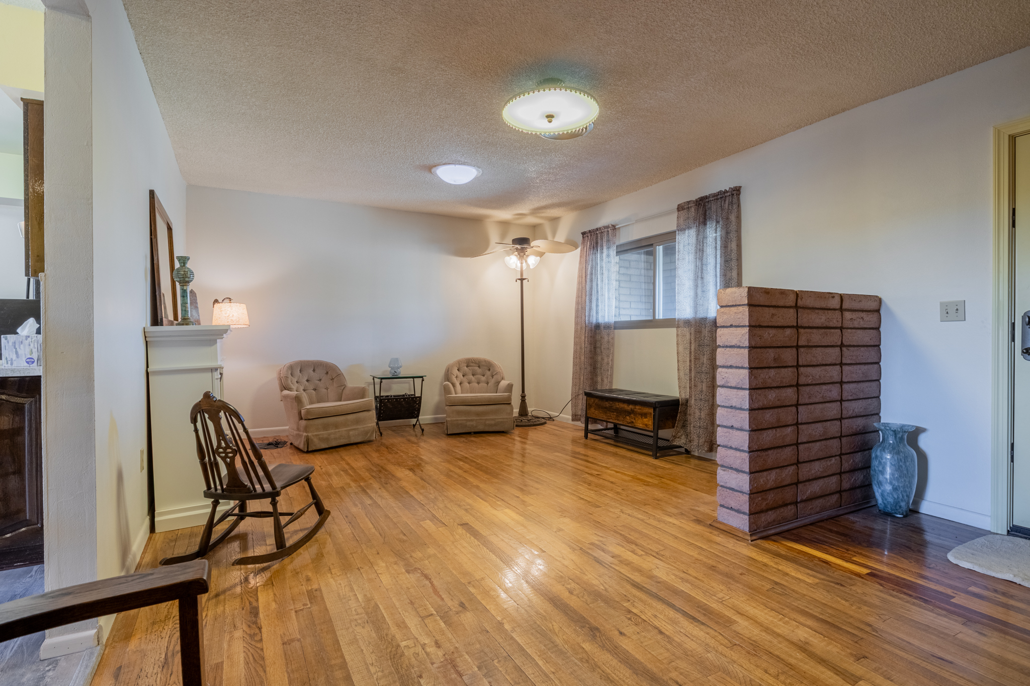 French Rd — living room