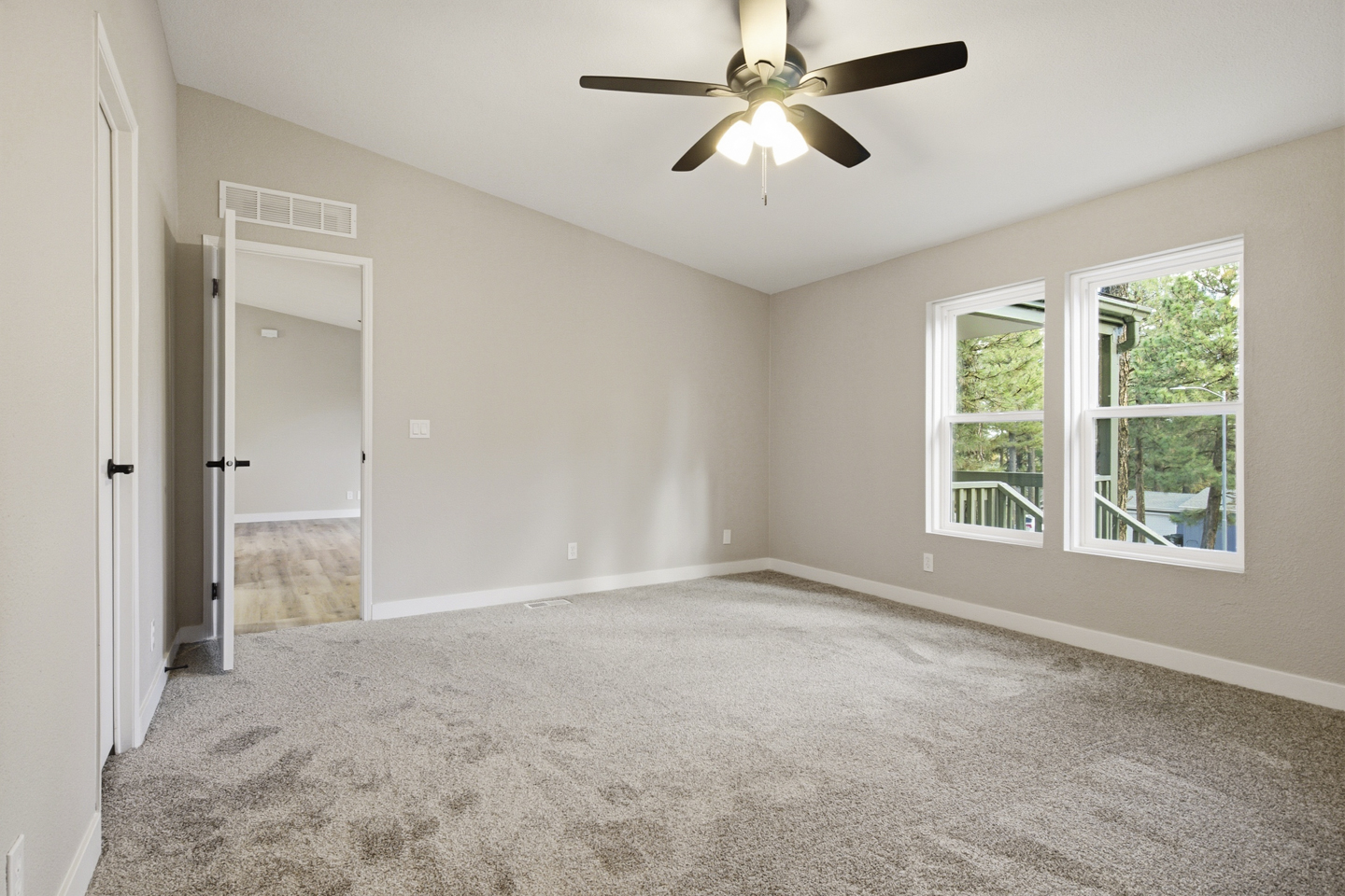 Topeka Ave — room