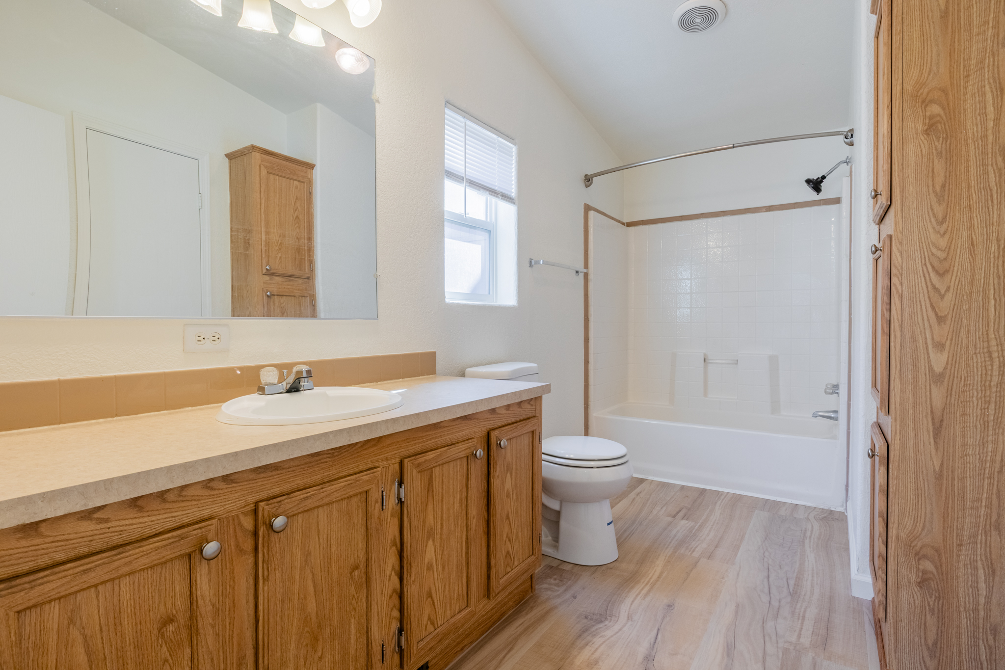 Verde St — room